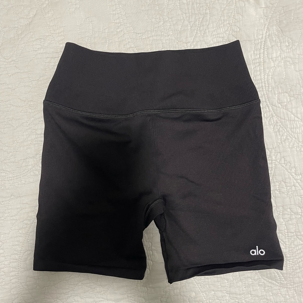 ALO Yoga Women's Black Ribbed Bike Shorts 5” size 4